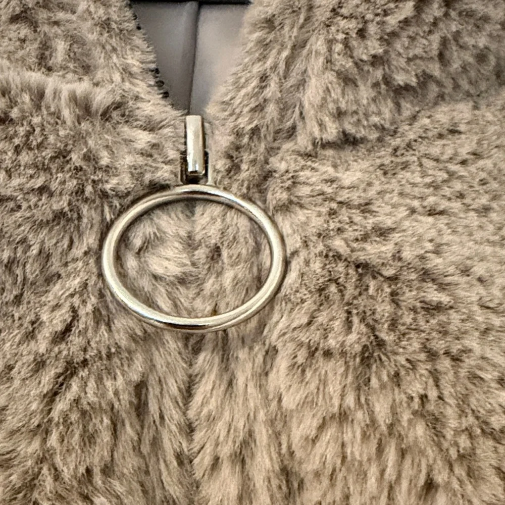 Vigoss Women's Faux Fur Hooded Jacket in Tan NWOT - Picture 3 of 7